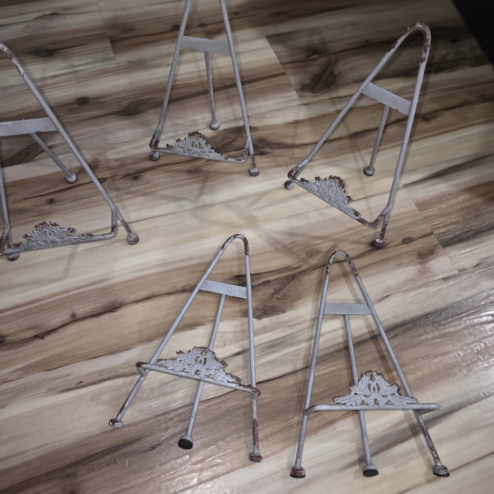 Elegant Gray Metal Display Stands - Picture 2 of 3